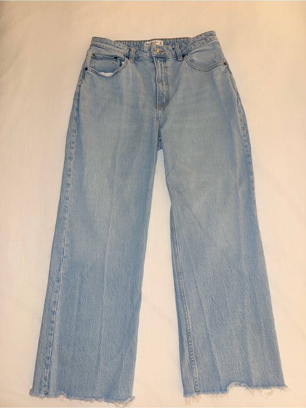 Abercrombie & Fitch Light Wash “The 90’s High Rise” Short Jeans